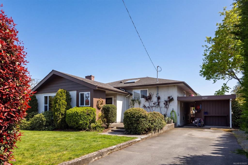 Third View of 1233 Roy Rd, Saanich, BC, V8Z 2X8