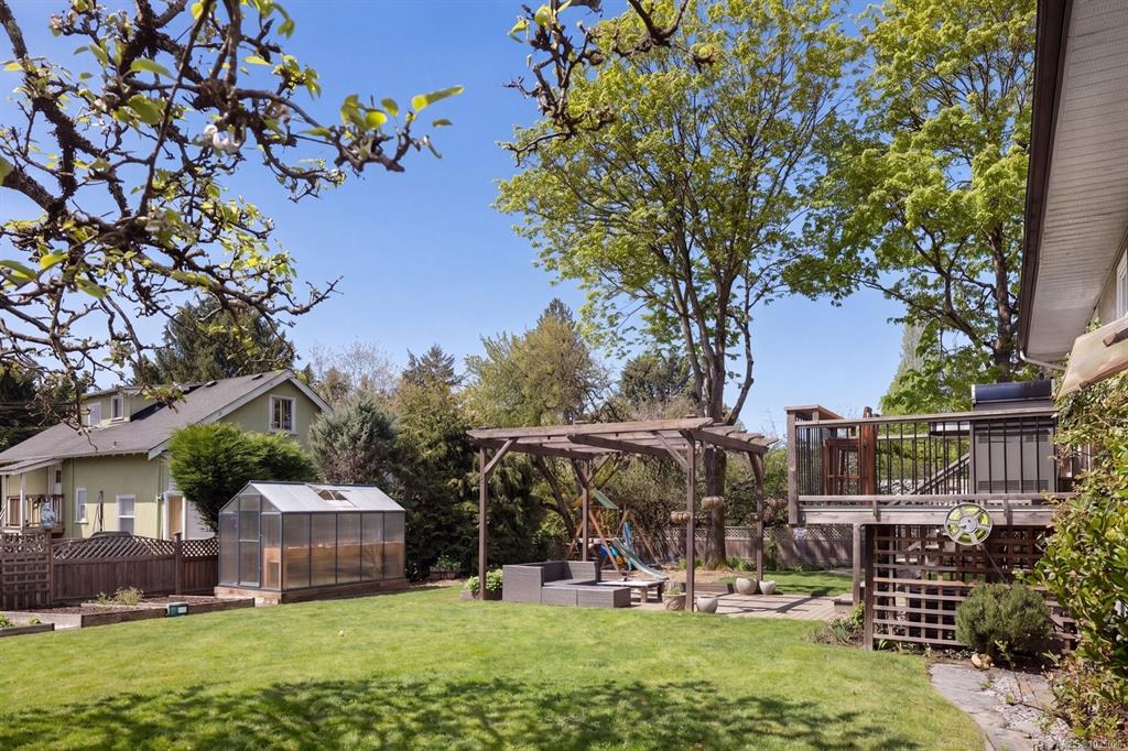 Fourth View of 1233 Roy Rd, Saanich, BC, V8Z 2X8