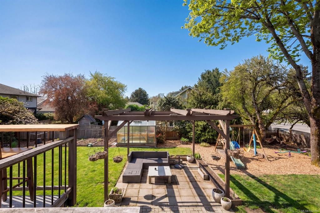 Fifth View of 1233 Roy Rd, Saanich, BC, V8Z 2X8