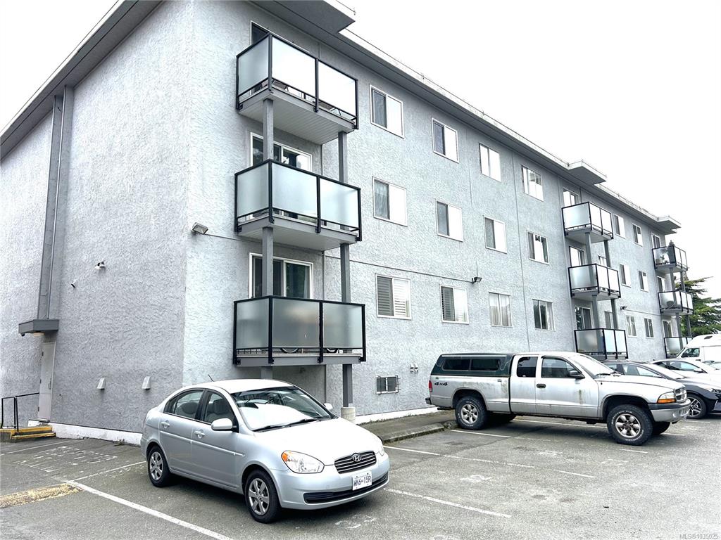 904 Hillside Ave, 1035025, BC,