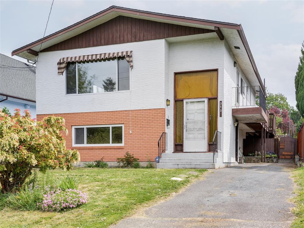 Main View of 3131 Yew St, Victoria, BC, V8X 1M7
