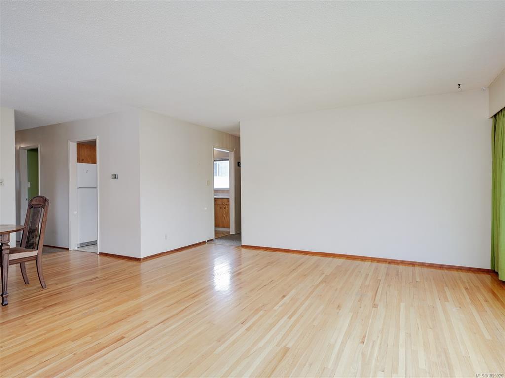 Fifth View of 3131 Yew St, Victoria, BC, V8X 1M7