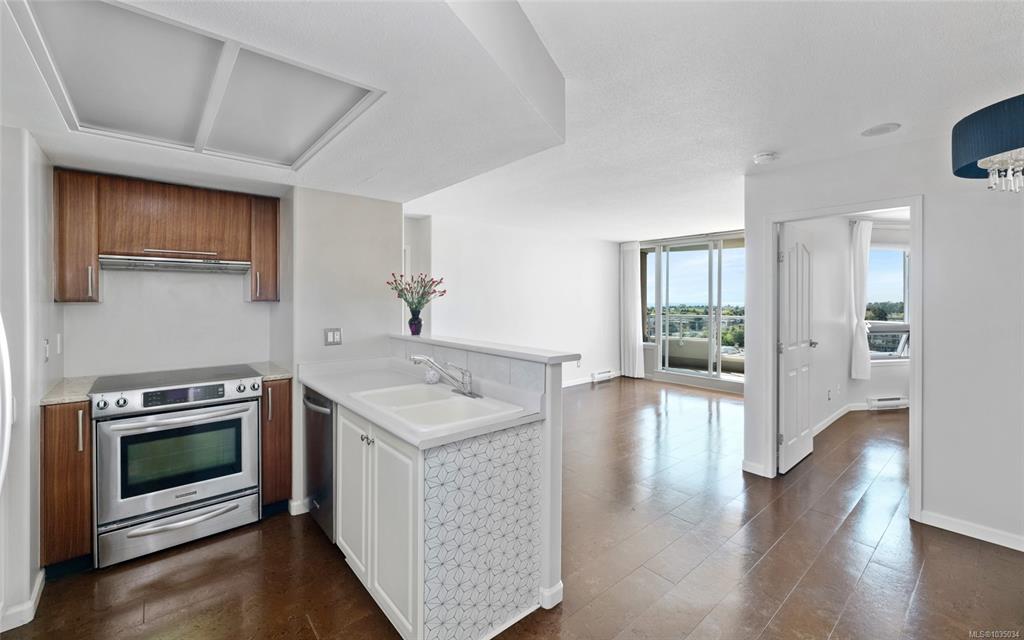 Third View of 930 Yates St, Manhattan, Victoria, BC, V8V 4Z3
