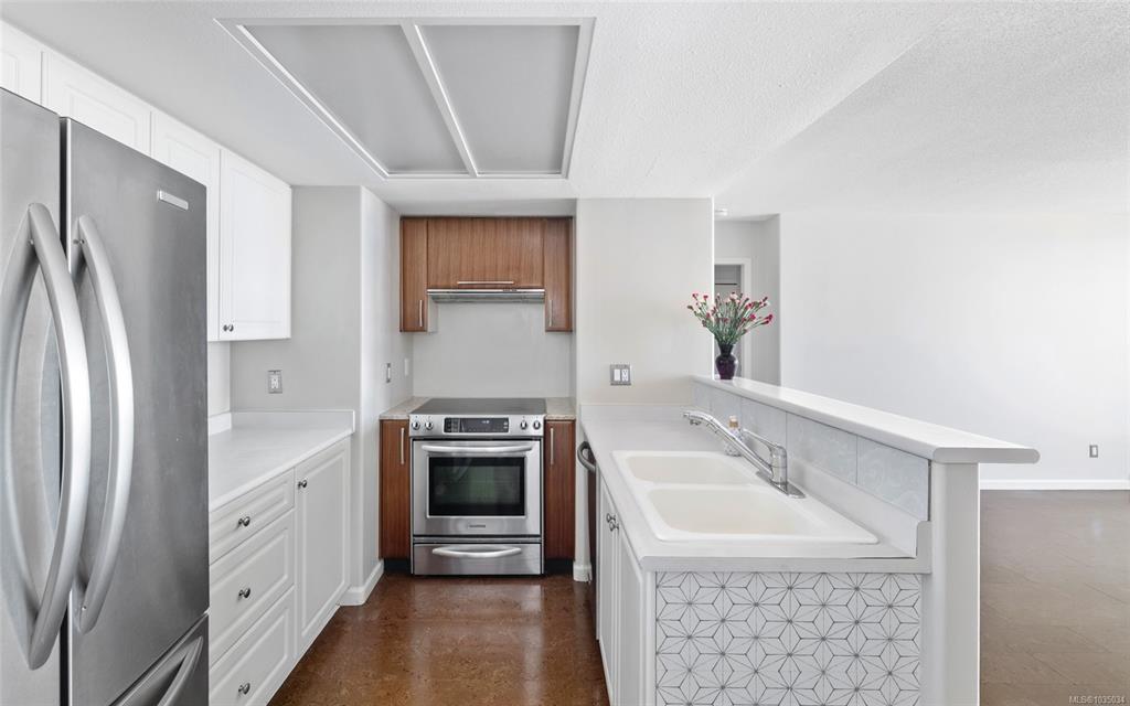 Fourth View of 930 Yates St, Manhattan, Victoria, BC, V8V 4Z3