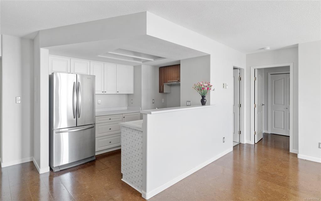 Fifth View of 930 Yates St, Manhattan, Victoria, BC, V8V 4Z3