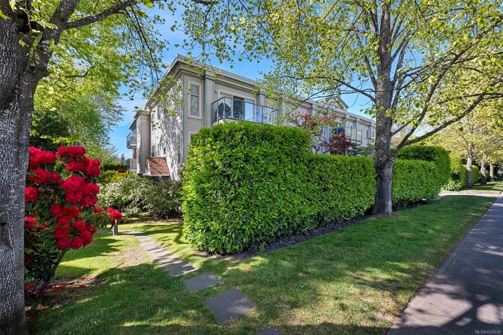 Third View of 3160 Albina St, Saanich, BC, V9A 1Z5