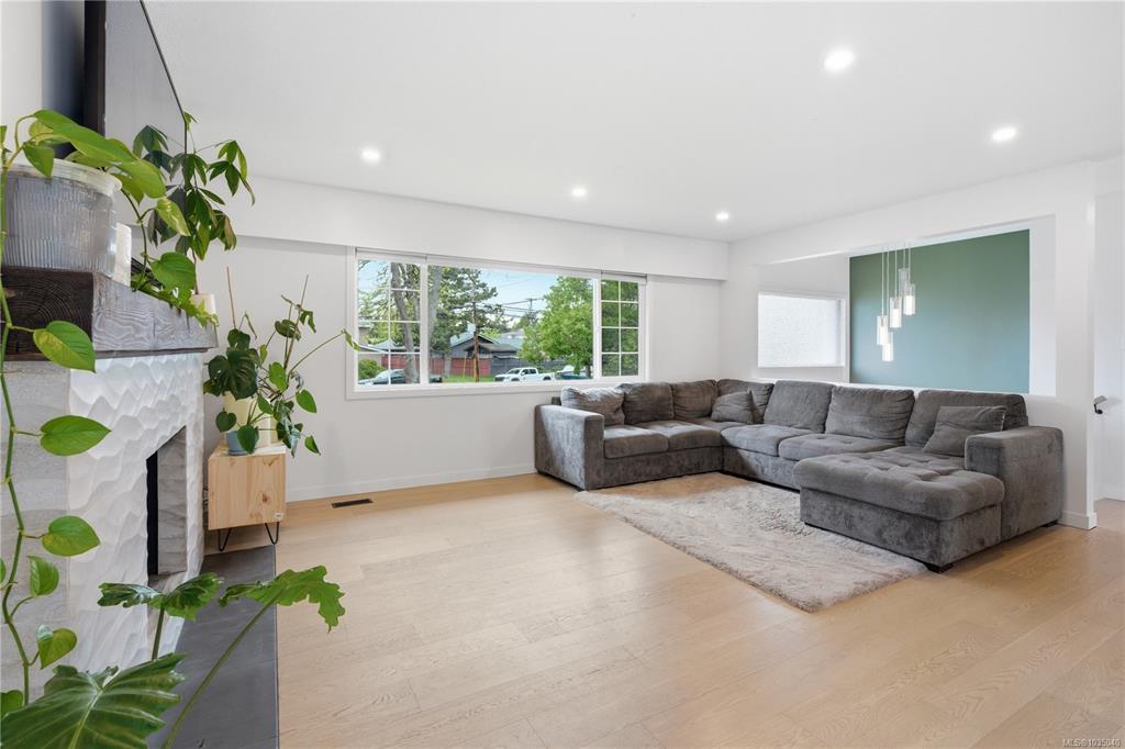 Fifth View of 4261 Carey Rd, Saanich, BC, V8Z 4H1