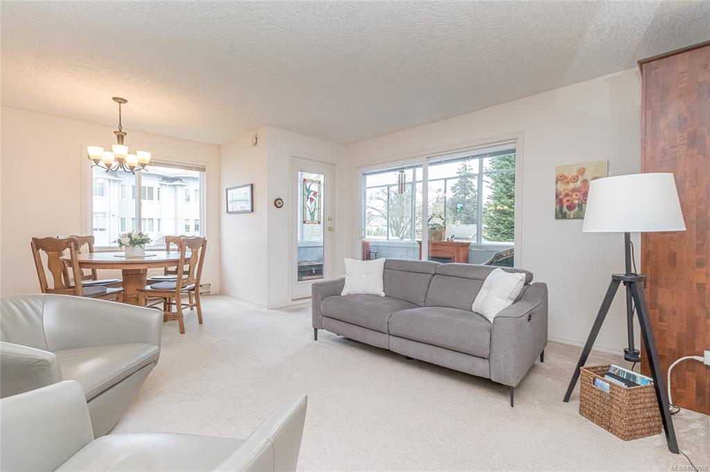 Third View of 3931 Shelbourne St, Saanich, BC, V8P 4H9