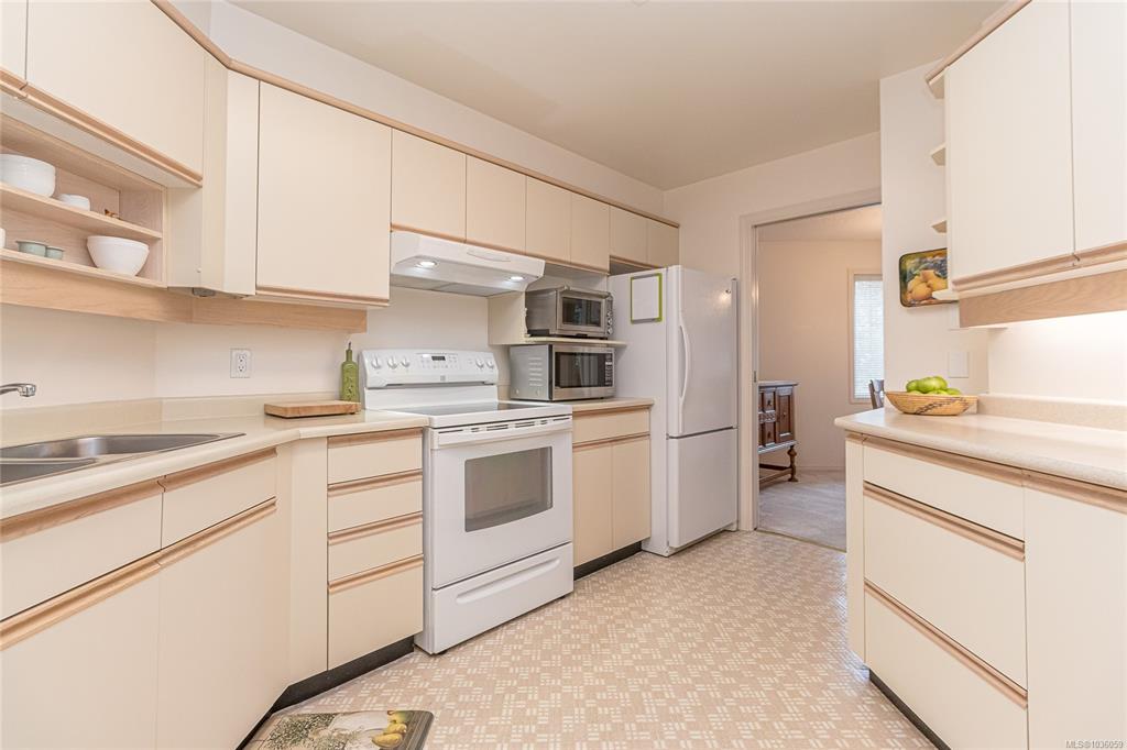 Fourth View of 3931 Shelbourne St, Saanich, BC, V8P 4H9