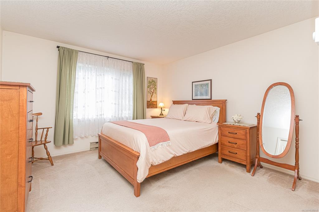 Fifth View of 3931 Shelbourne St, Saanich, BC, V8P 4H9
