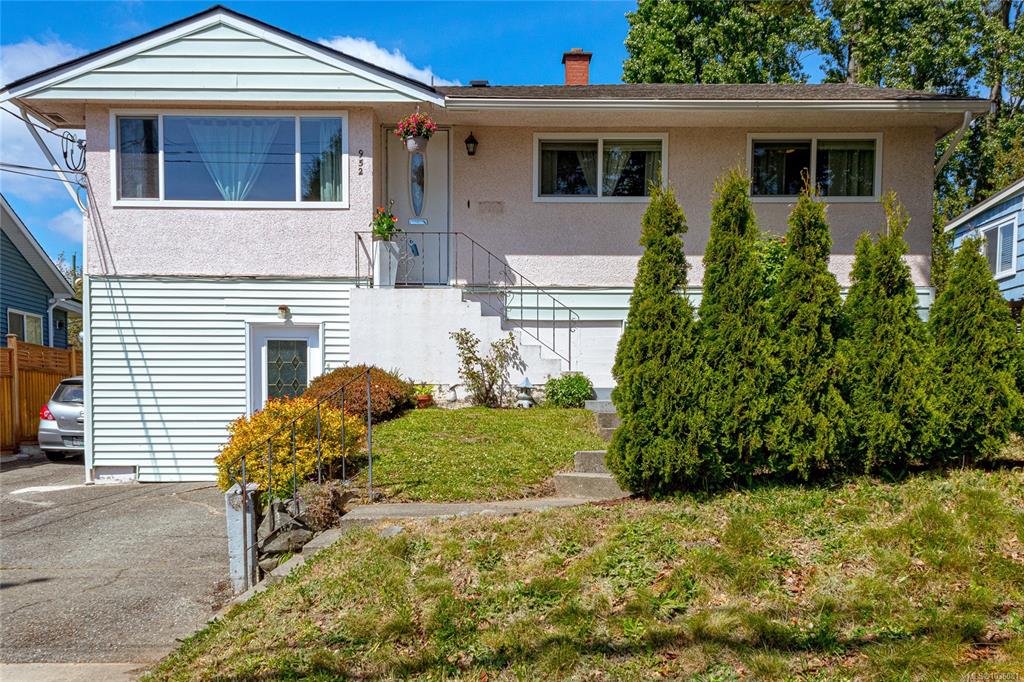 Second View of 952 Tattersall Dr, Saanich, BC, V8X 2W9