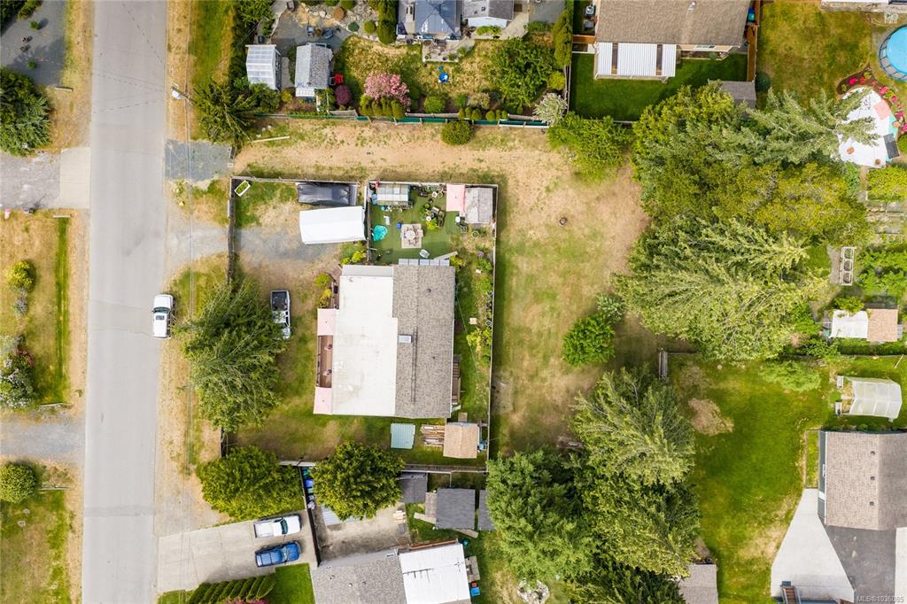 Third View of 1307 Woodland Dr, French Creek, BC, V9P 1Z2