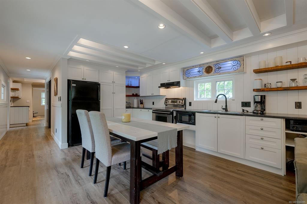 10325 Lakeshore Rd, 1036095, BC,
