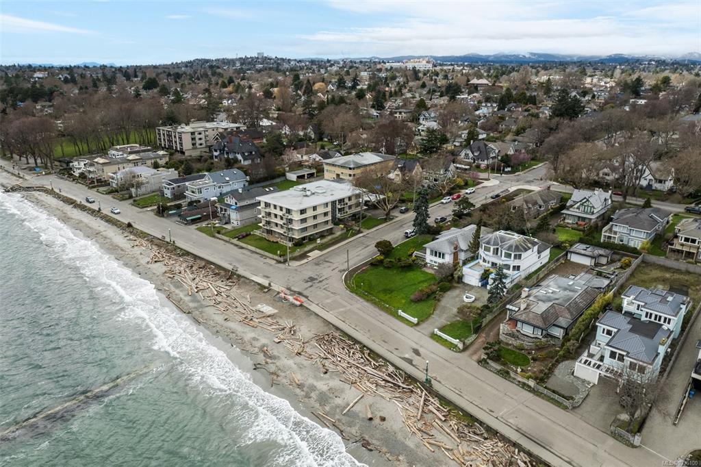 Fifth View of 2524 Esplanade, Oak Bay, BC, V8R 2W3