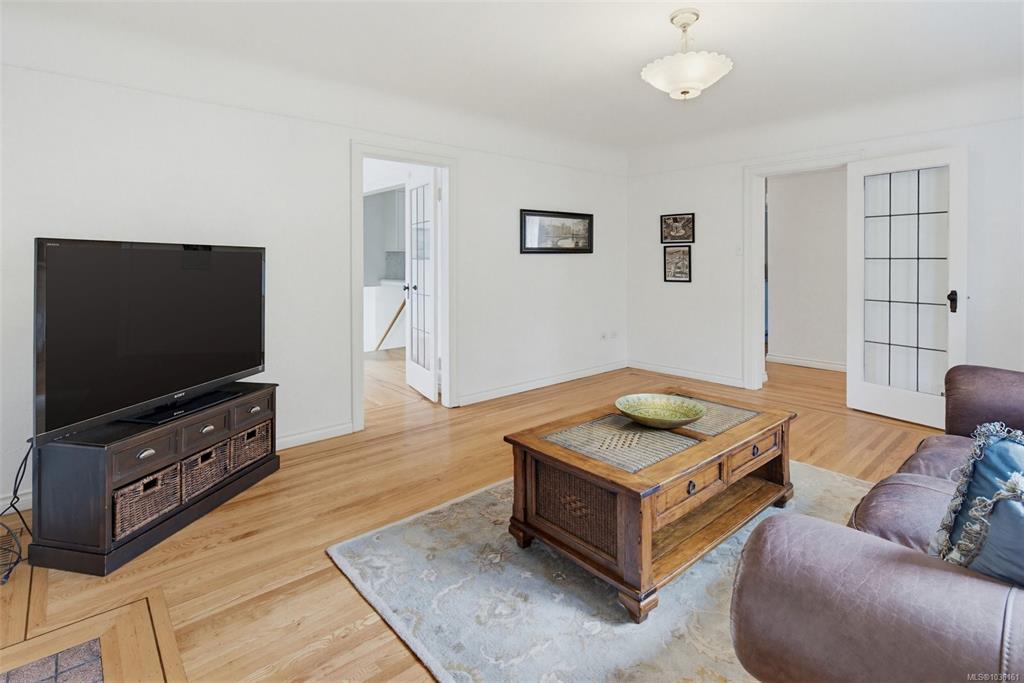 Fifth View of 1250 Rockland Ave, Victoria, BC, V8V 3J2