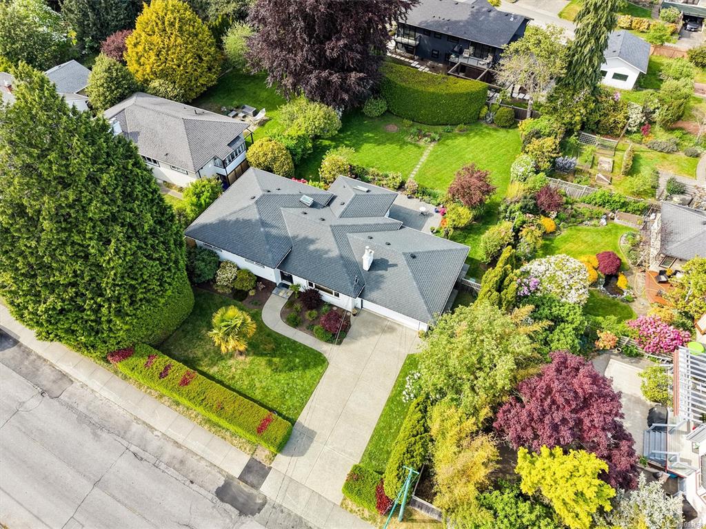 Fifth View of 2090 Mcneill Ave, Oak Bay, BC, V8S 2X8