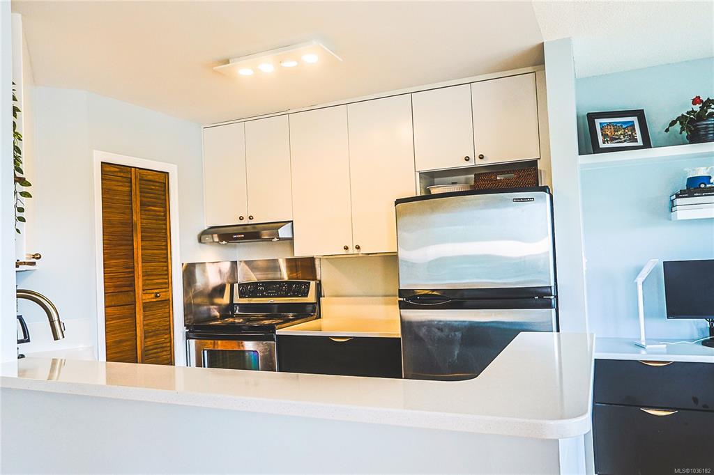 Fourth View of 4030 Quadra St, Mirador, Saanich, BC, V8X 1K2