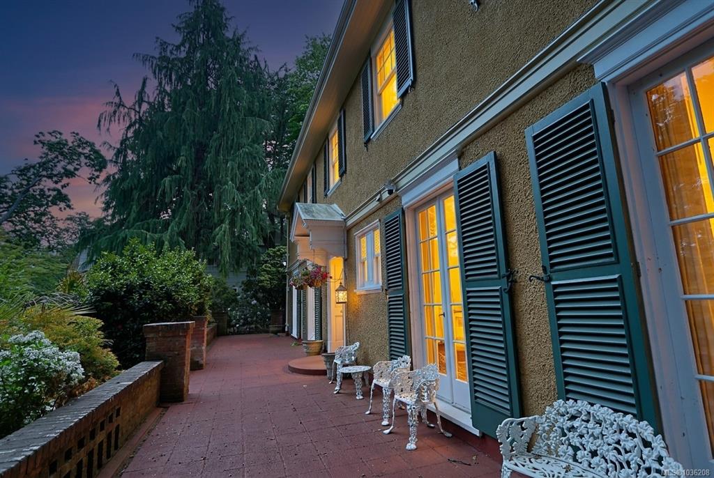 Fourth View of 990 Terrace Ave, Victoria, BC, V8S 3V3