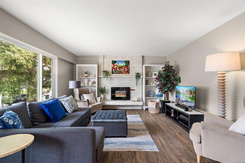 Third View of 1645 San Juan Ave, Saanich, BC, V8N 5G2