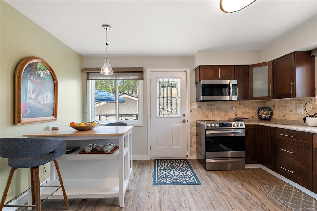 Fourth View of 1645 San Juan Ave, Saanich, BC, V8N 5G2