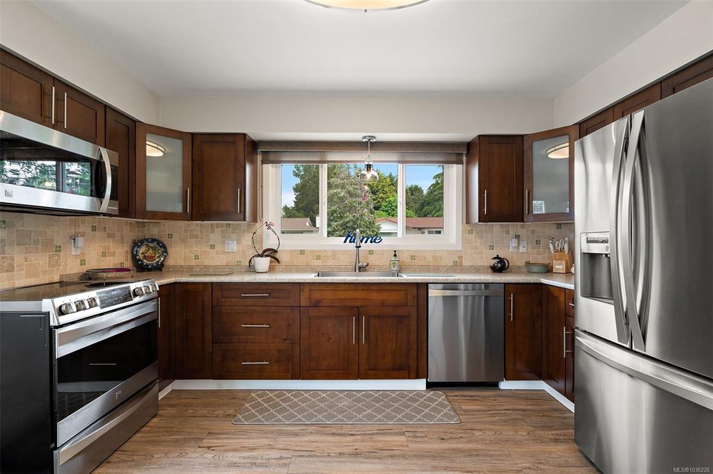 Fifth View of 1645 San Juan Ave, Saanich, BC, V8N 5G2