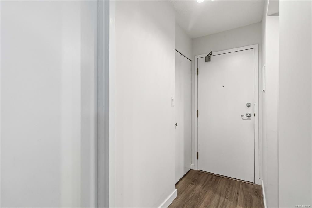 Fourth View of 103 Gorge Rd E, Victoria, BC, V9A 6Z2