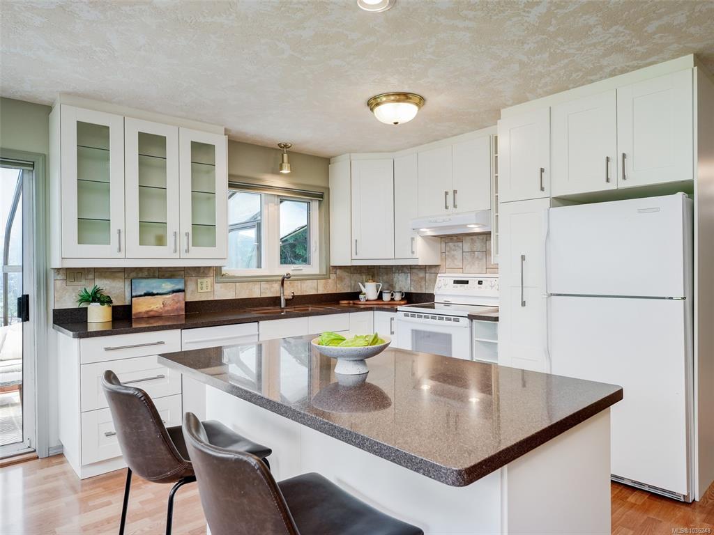 Third View of 4905 Alamida Cres, Saanich, BC, V8Y 2T3
