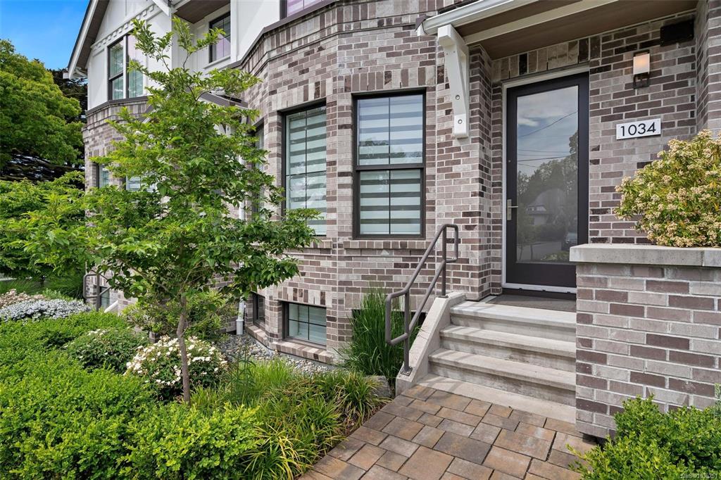 Third View of 1034 Pentrelew Pl, Bellewood Park, Victoria, BC, V8V 3L1