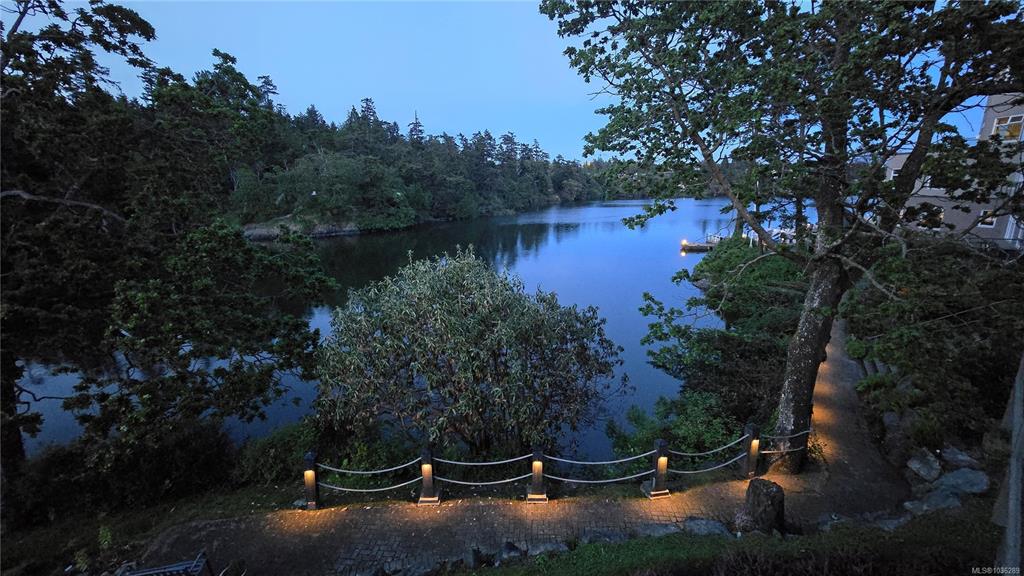 1085 Tillicum Rd, 1036289, BC,
