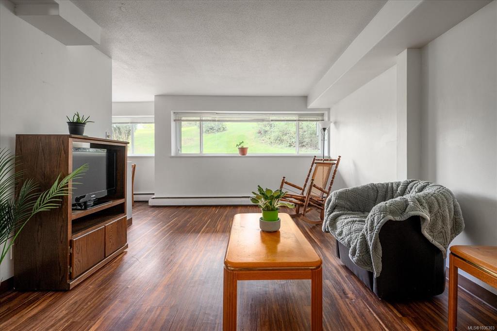 999 Bowen Rd, 1036303, BC,