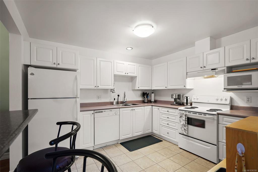 Third View of 3400 Quadra St, Saanich, BC, V8X 1G6