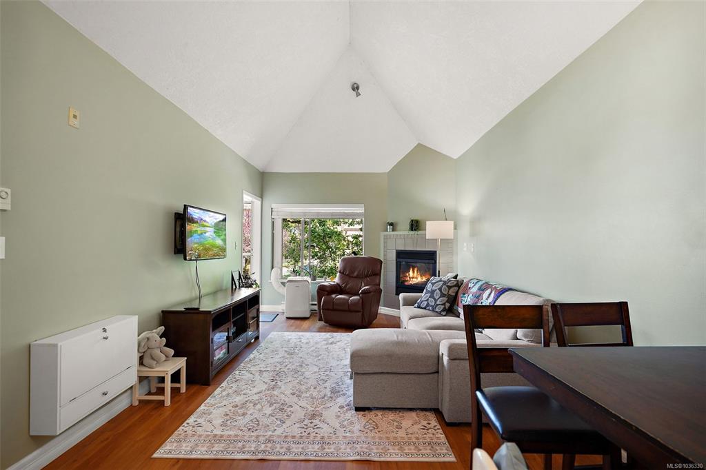 Fifth View of 3400 Quadra St, Saanich, BC, V8X 1G6
