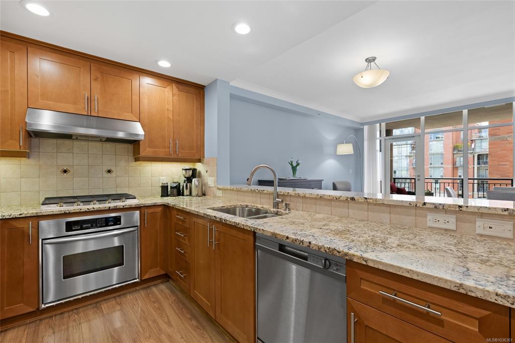 Fifth View of 21 Dallas Rd, Shoal Point, Victoria, BC, V8V 4Z9