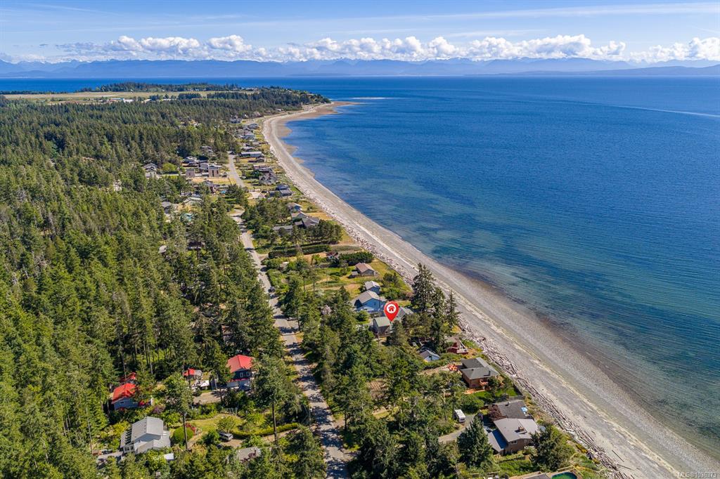 Third View of 416 Curtis Rd, Comox, BC, V9M 3W1
