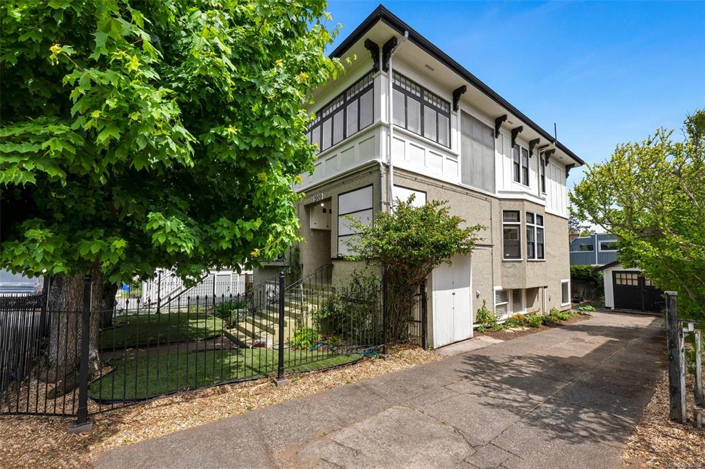 1909 Fernwood Rd, 1036388, BC,