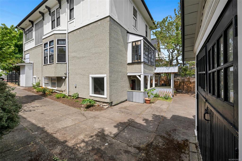 Fourth View of 1909 Fernwood Rd, Victoria, BC, V8T 2Y6