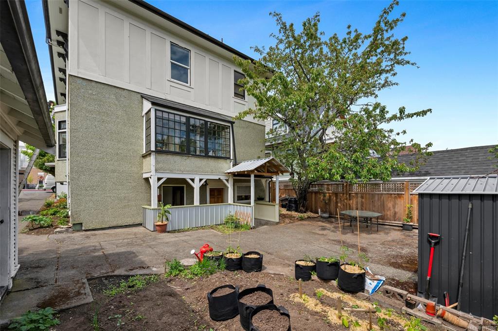 Fifth View of 1909 Fernwood Rd, Victoria, BC, V8T 2Y6