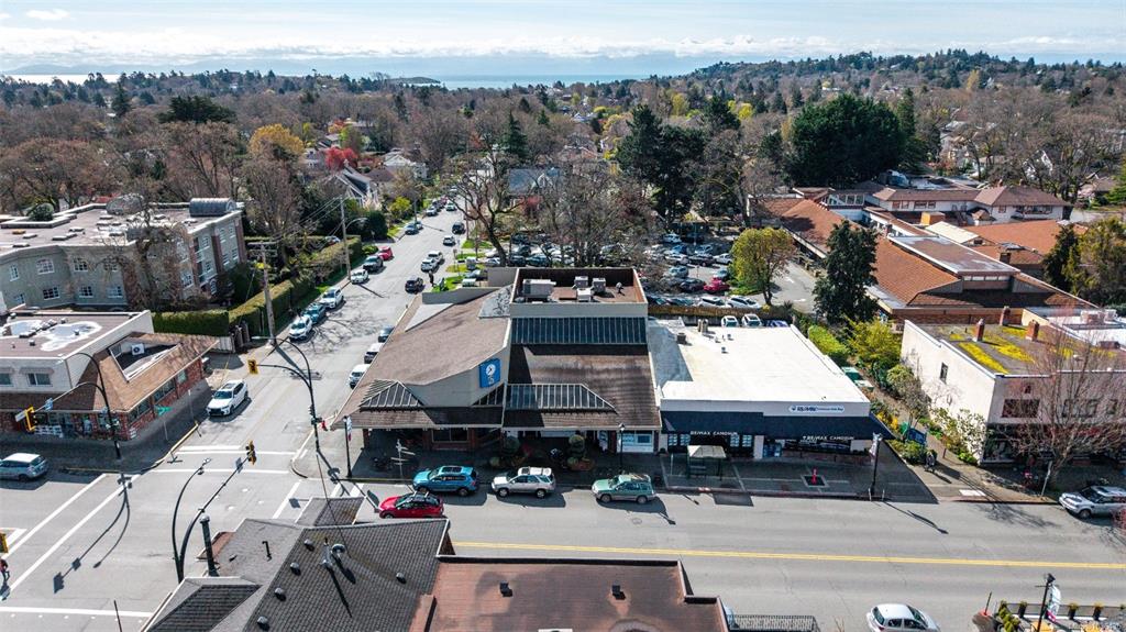 MLS® listing #31278281 for sale located at 2247 Oak Bay Ave
