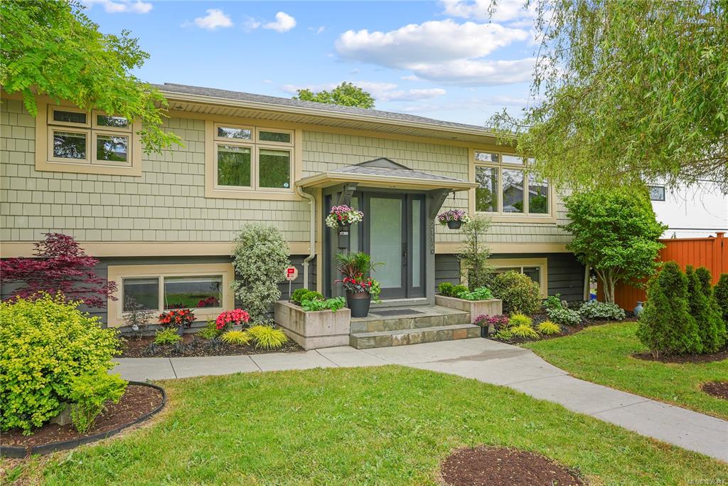 Second View of 2112 Pentland Rd, Oak Bay, BC, V8S 2W4