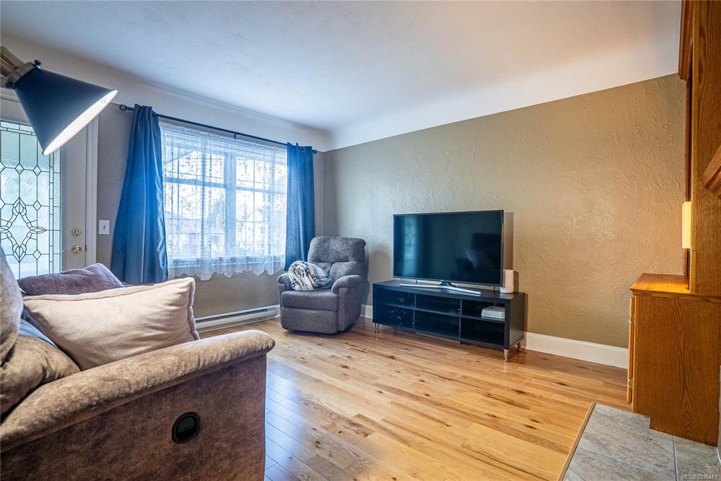 Fifth View of 3165 Wascana St, Saanich, BC, V9A 1W4