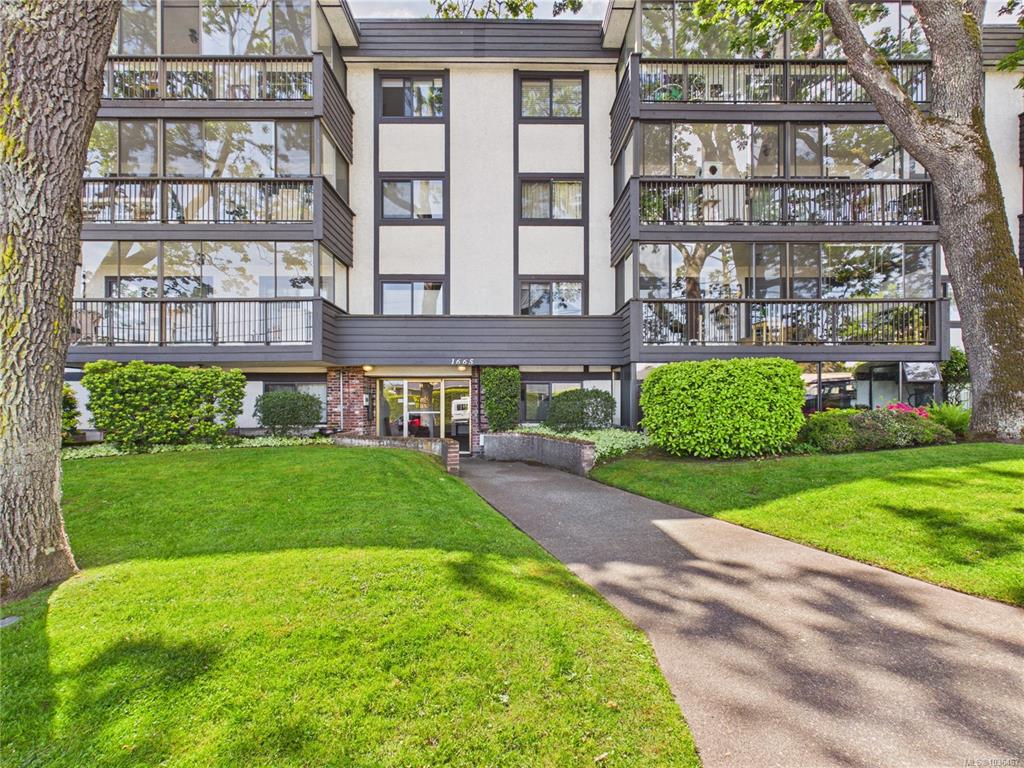 Third View of 1665 Oak Bay Ave, Victoria, BC, V8R 1B5