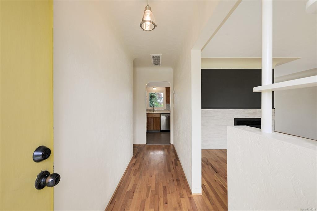 Fourth View of 3746 Seaton St, Saanich, BC, V8X 3W4