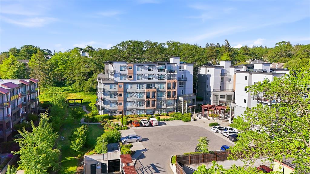 Third View of 1016 Inverness Rd, Saanich, BC, V8X 2S1