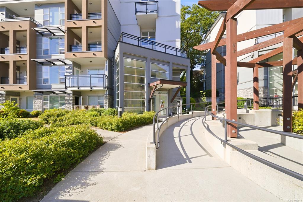 Fourth View of 1016 Inverness Rd, Saanich, BC, V8X 2S1