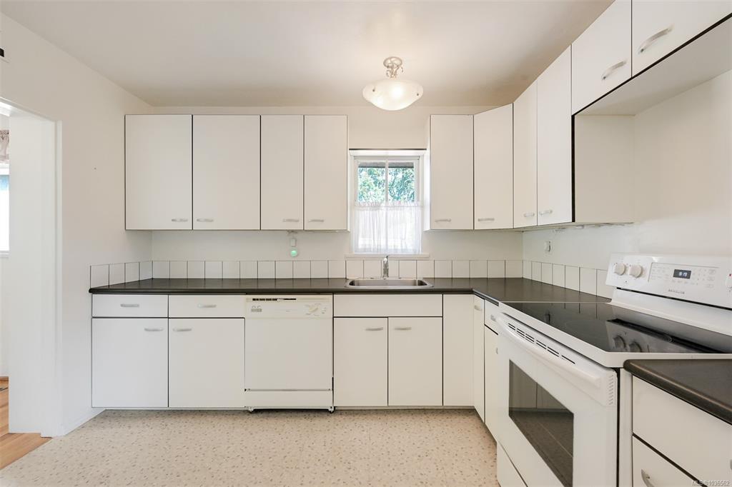 Fourth View of 2765 Fernwood Rd, Victoria, BC, V8T 3A3