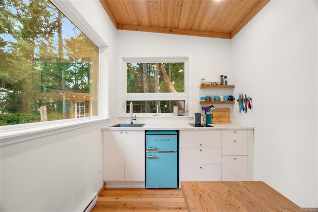 Fourth View of 125 Mapleleaf Lane, Sidney Island, BC, L1L 1L1