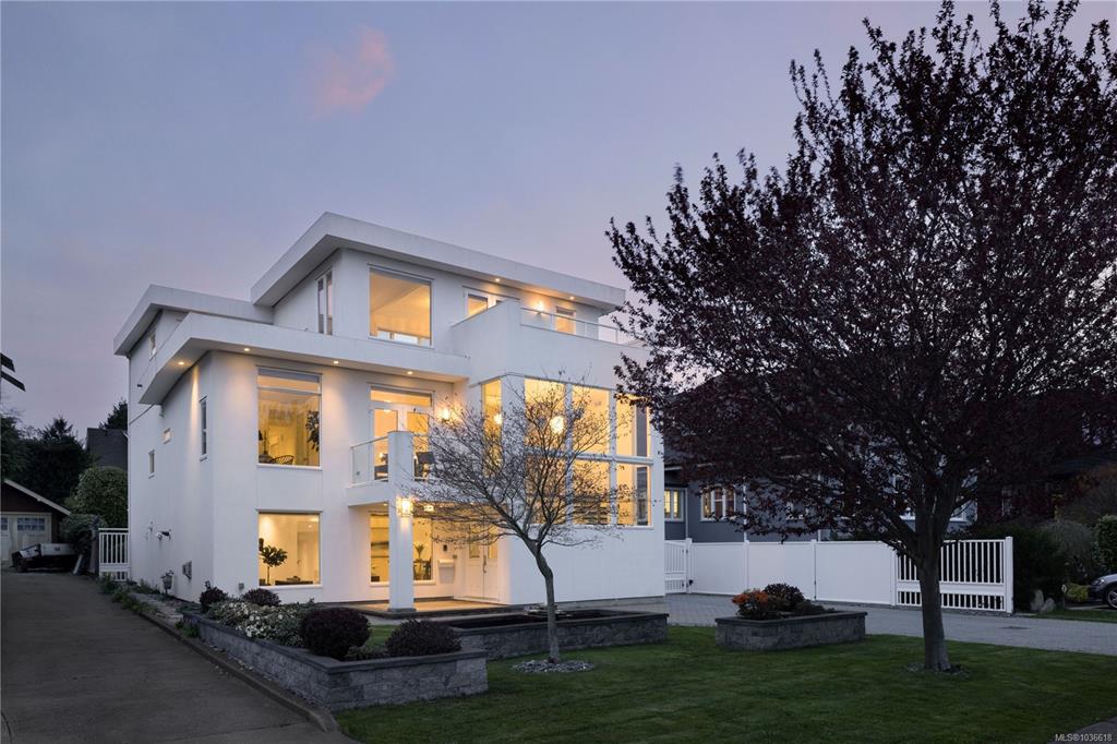 376 King George Terr, 1036618, BC,
