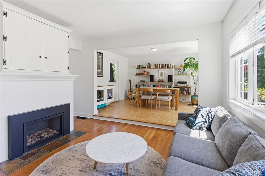 Third View of 930 Lodge Ave, Saanich, BC, V8X 3A8