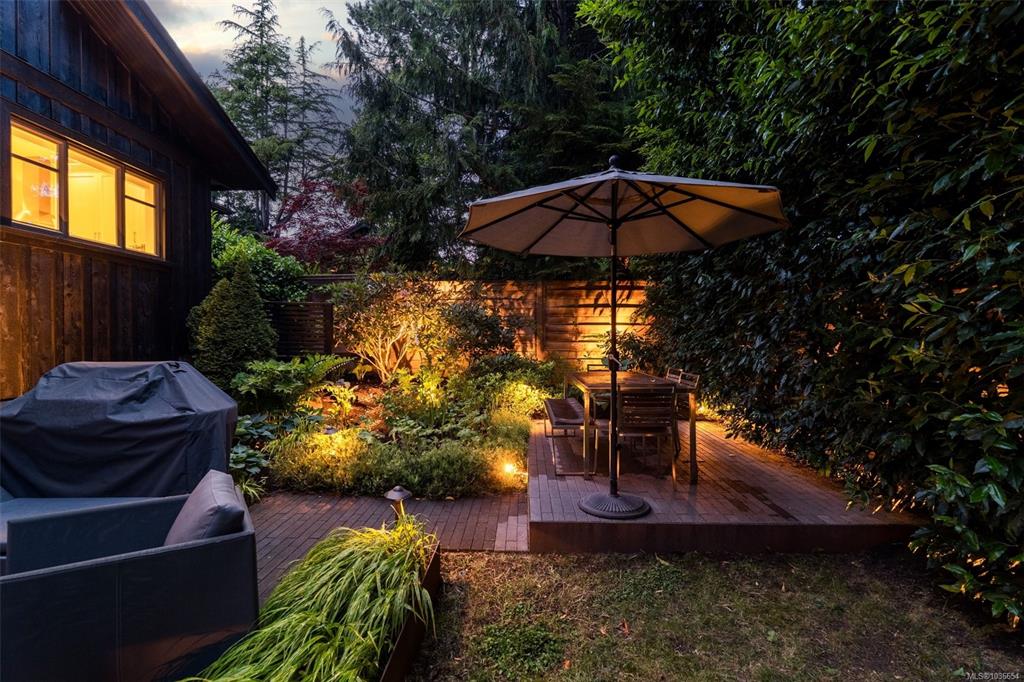 Fourth View of 1217 Hewlett Pl, Oak Bay, BC, V8S 4P6