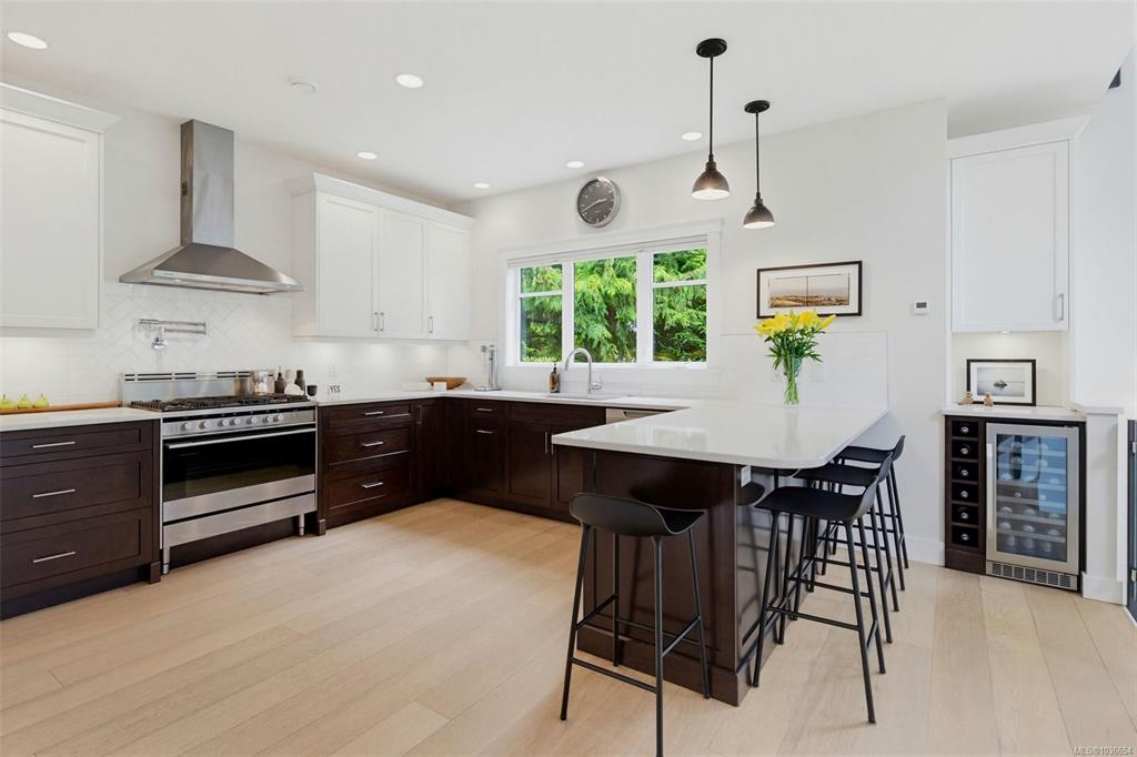 Fifth View of 1217 Hewlett Pl, Oak Bay, BC, V8S 4P6
